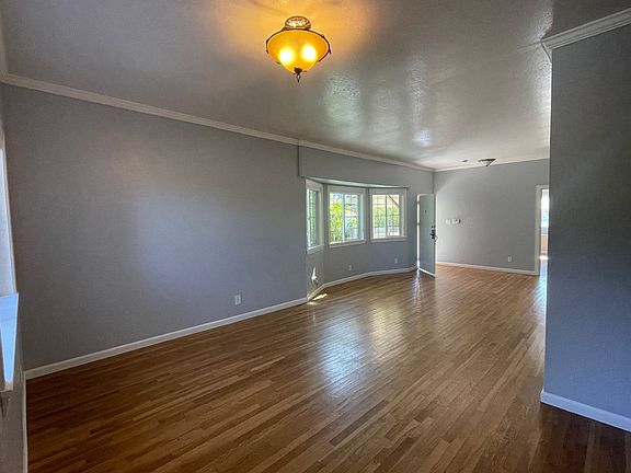 5th image of 1823 Stuart St