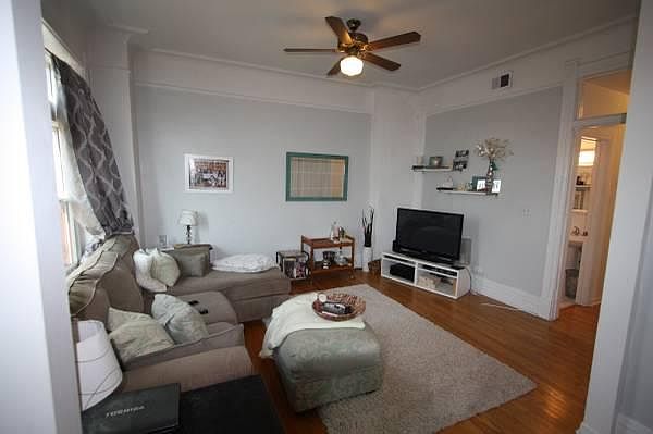 1st image of 1129 N Winchester Ave APT 3Z