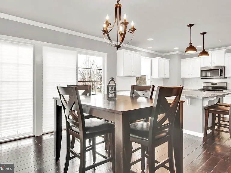 401 Landover Ct — Photo 12