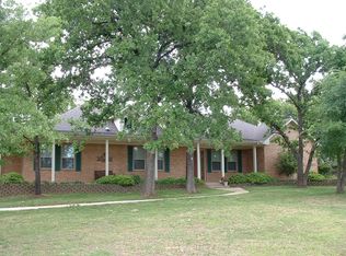 910 Shady Bend Dr, Kennedale, TX 76060