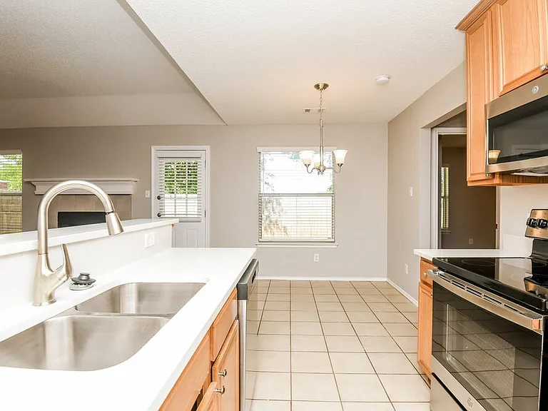 1706 Tonya May Ln — Photo 8