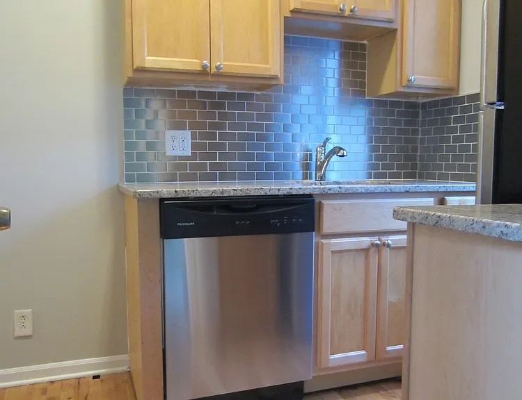1235 W Winona St #1E — Photo 4