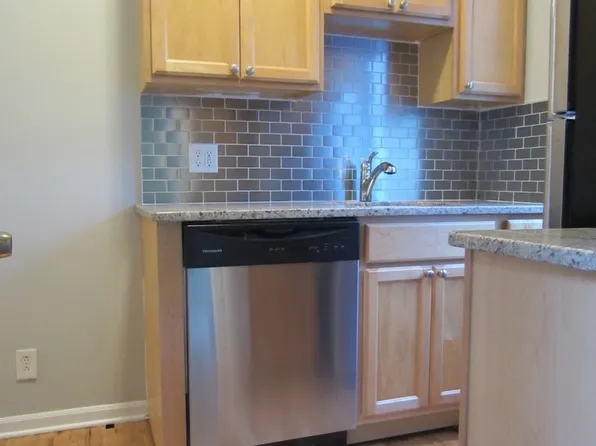 1235 W Winona St APT 1E, Chicago, IL 60640