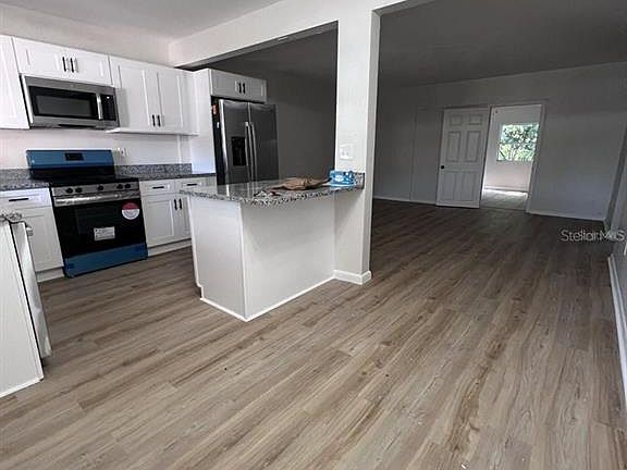 4th image of 1355 Lakeview Rd