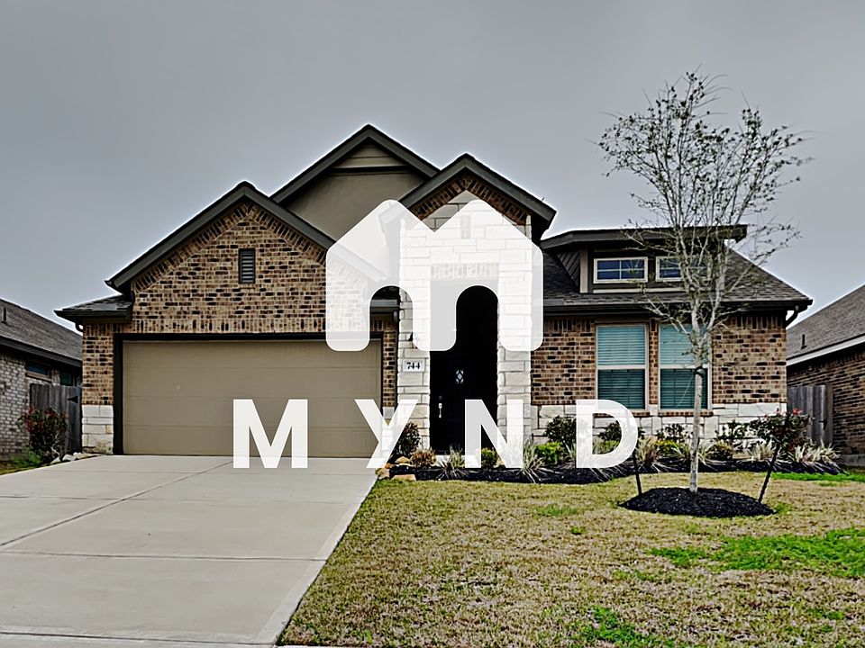 1st image of 744 Scenic Lake Dr