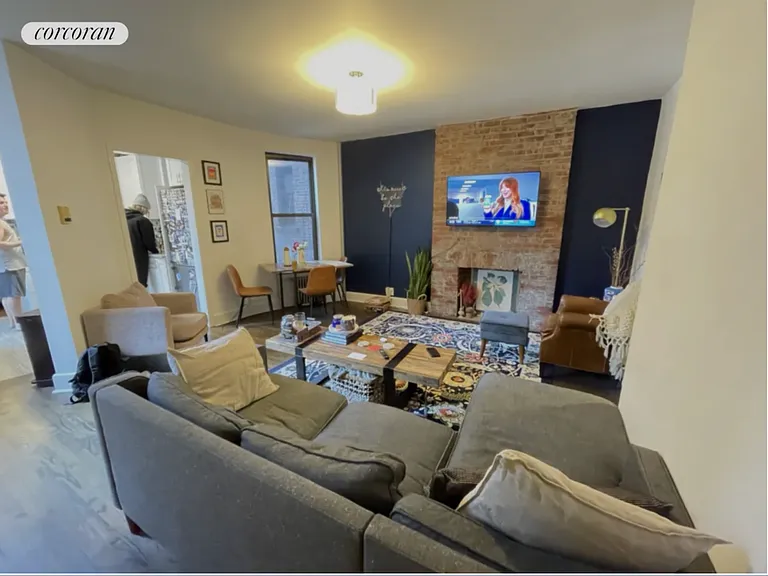 322 W 47th St #2R — Photo 1