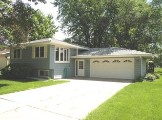 965 Church St SW, Hutchinson, MN 55350