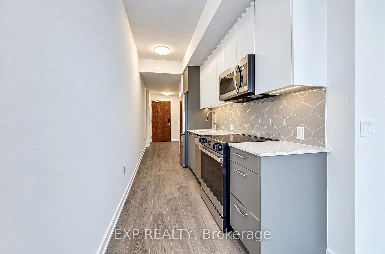 TEK Tower Condos — Photo 4