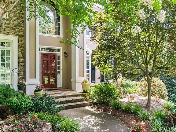 3rd image of 709 Cheswich Ct SE