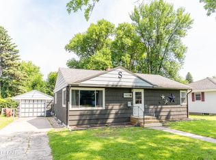 1102 Letnes Dr, Grand Forks, ND 58201