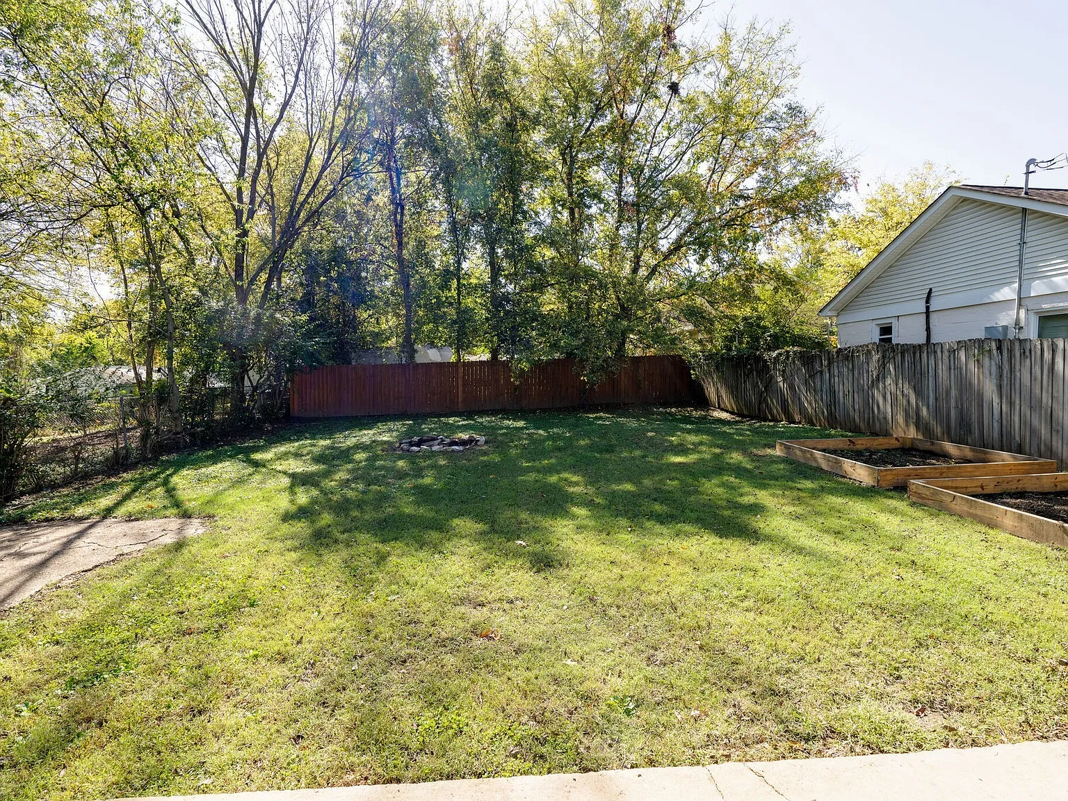 2 bed, 1.0 bath, 1100 sqft, $1,500 — Photo 3