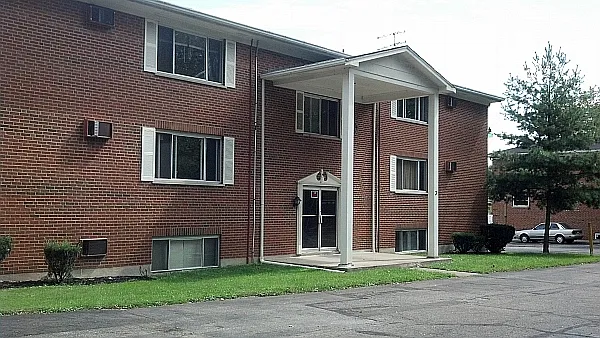 OHIO PIKE TERRACE APPARTMENTS — Photo 18