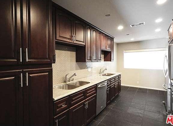 5th image of 6021 Lindley Ave Unit 9