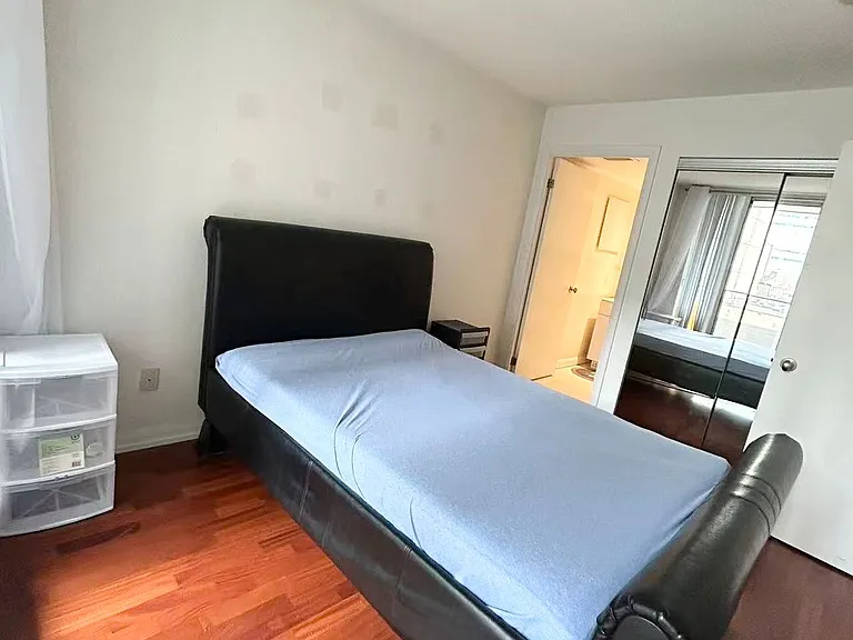 111 Elizabeth St E #705 — Photo 11