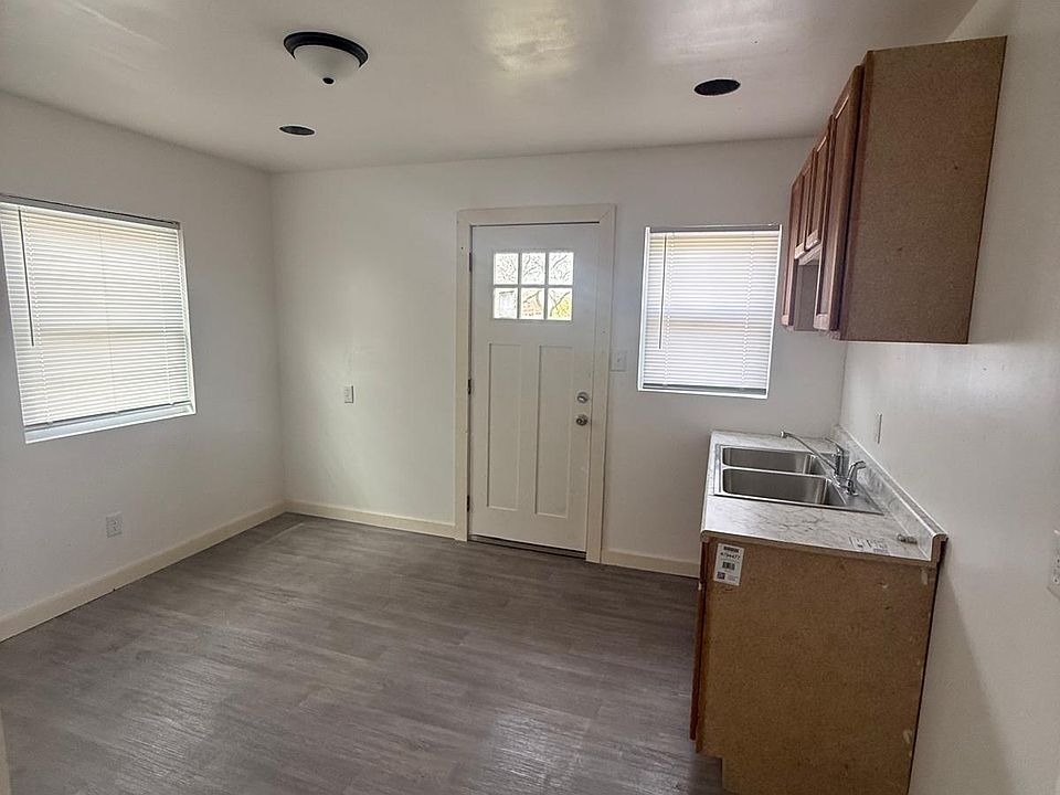1st image of 3042 N Palmer St #3