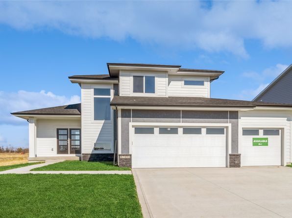 17151 Plum Dr, Urbandale, IA 50323