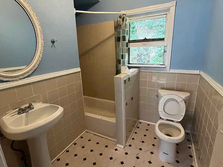 4404 Genessee St #HOUSE — Photo 9