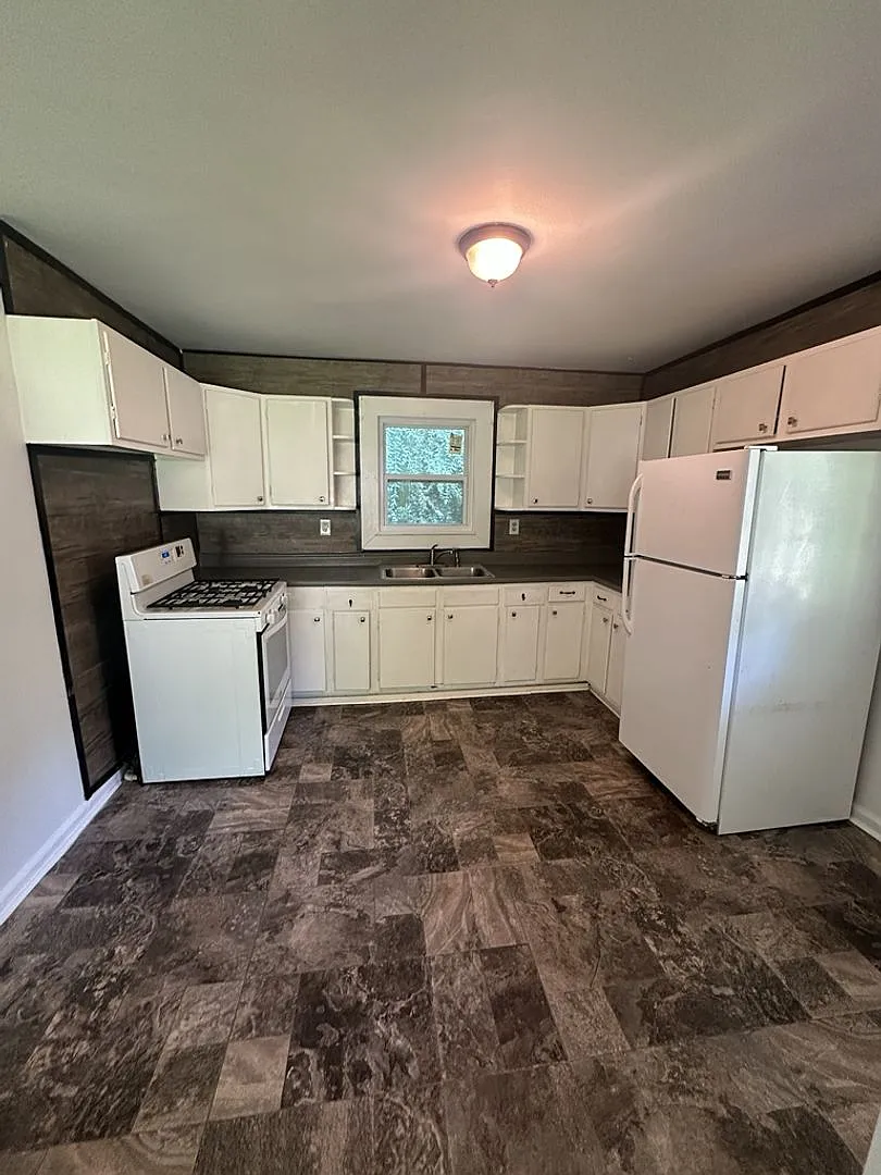 Charming 3 Bedroom Home Minutes from Northshore & Red Bank! — Photo 4