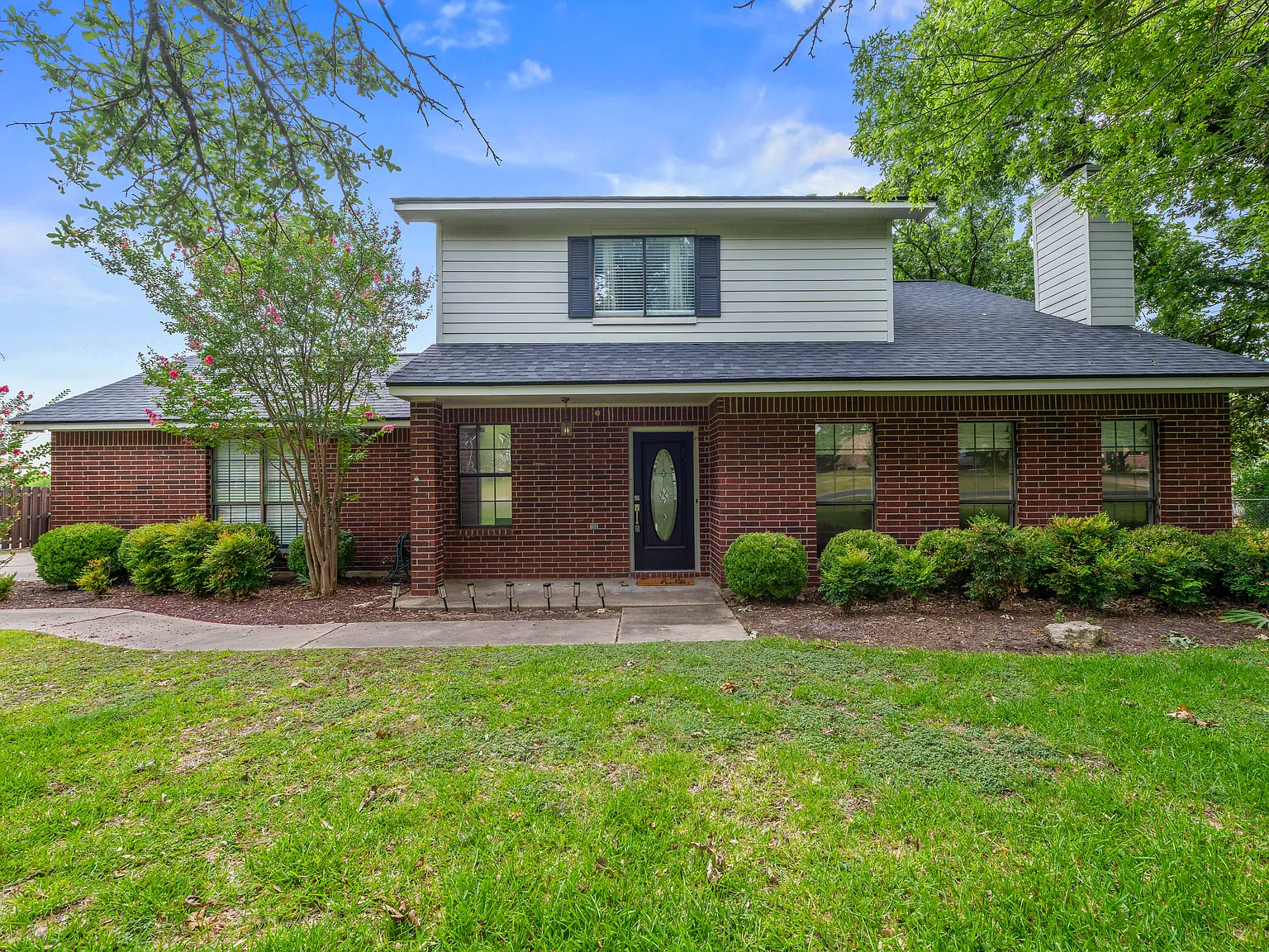 4 bed, 2.5 bath, 1747 sqft, $2,650 — Photo 1