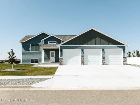 3403 Shamrock Loop, Dickinson, ND 58601