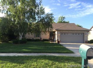 819 Oakbrook Ave, Chatham, IL 62629