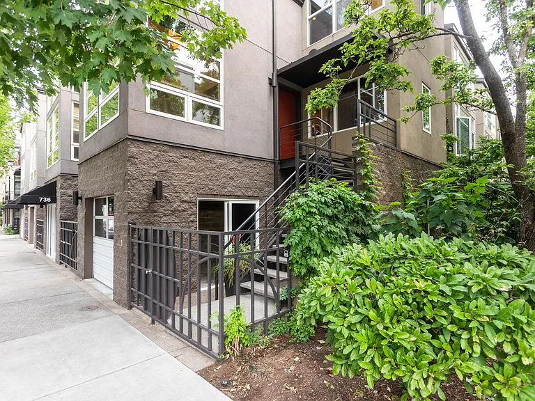 732 NW 12th Ave — Photo 1