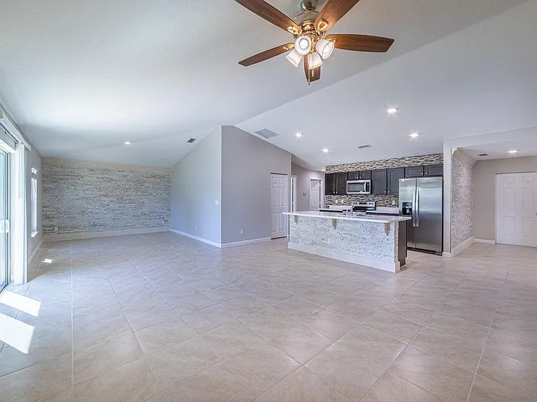2372 SE Maslan Ave — Photo 16