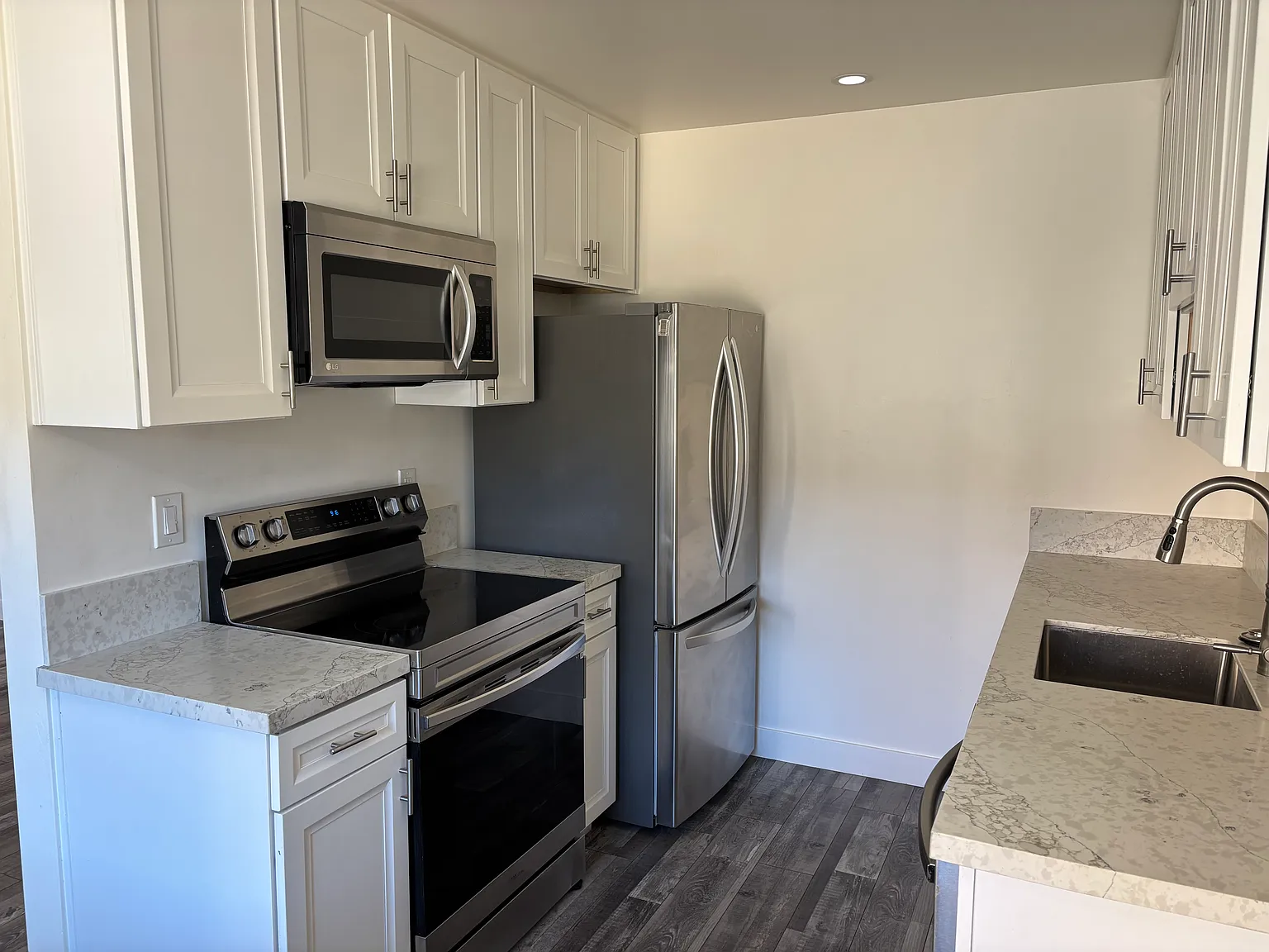 2 bed, 1.5 bath, 912 sqft, $2,400 — Photo 4