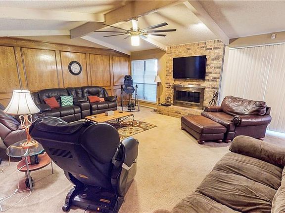 5th image of 917 Flagstone Dr