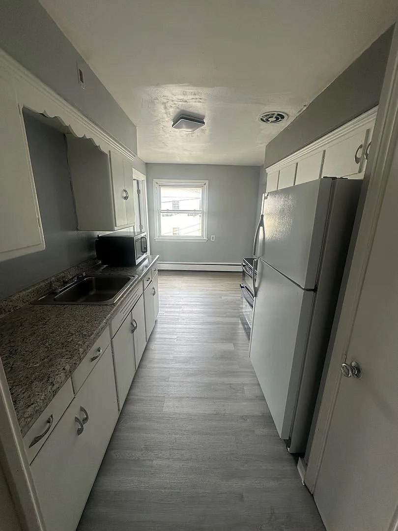 7105 W Capitol Dr — Photo 1