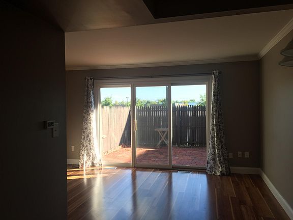 4th image of 1375 Bluff Ave #10