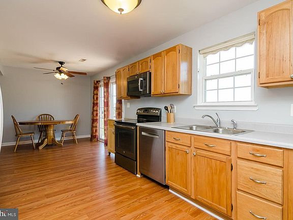 2nd image of 2004 Academy Ct