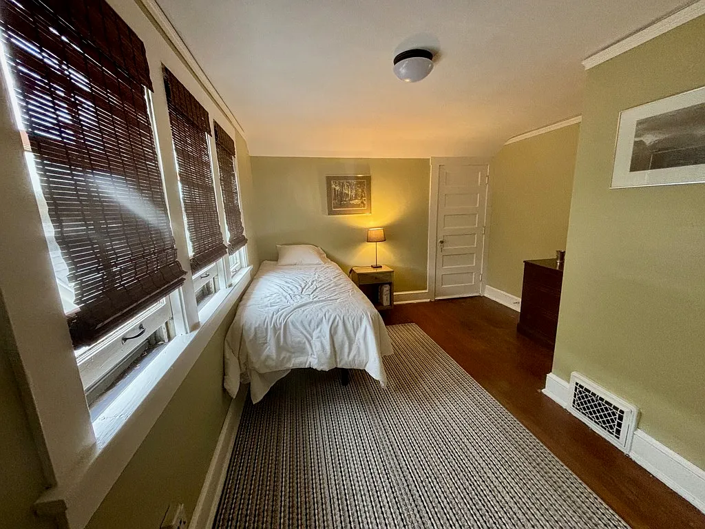 Spacious 4-Bed Home with Garage, Central A/C and In-Unit Laundry — Photo 4