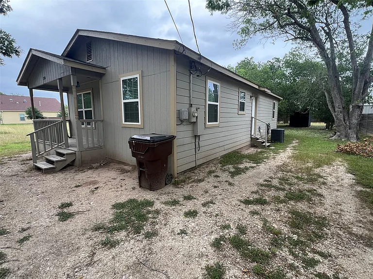 1310 Torres St — Photo 4