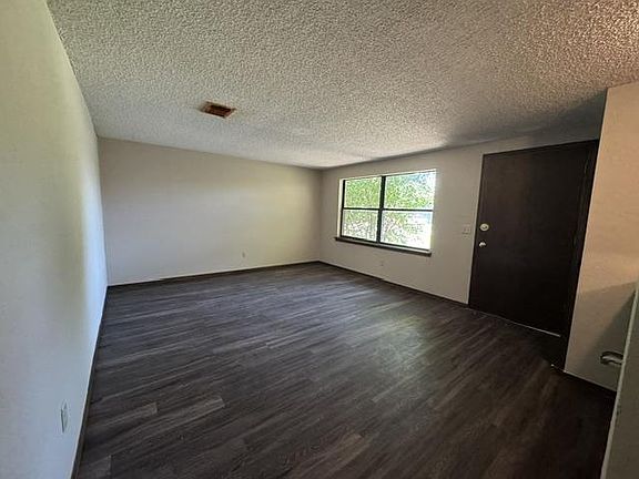 3rd image of 514 Nimrod Rd