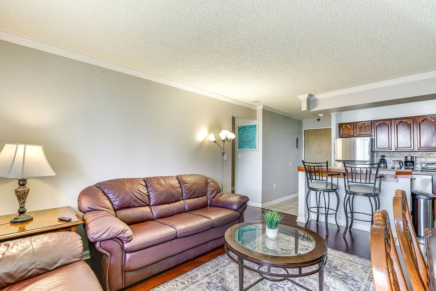 2 bed, 2.0 bath, 990 sqft, $3,612 — Photo 1