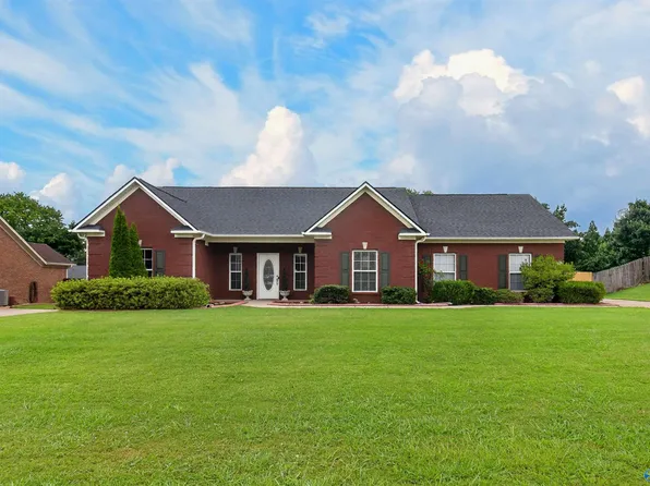 112 Fawn Forest Dr, New Market, AL 35761