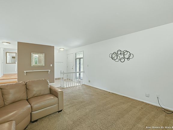 5th image of 4960 Bluff Dr NE