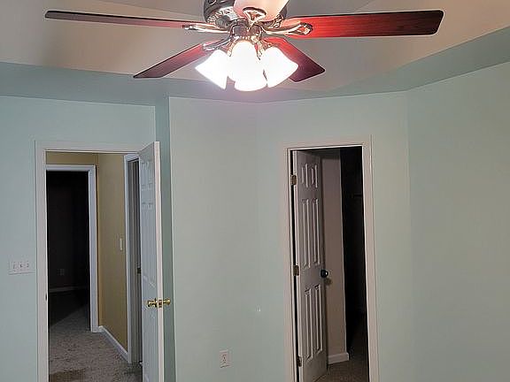 Master bedroom w/ walk in