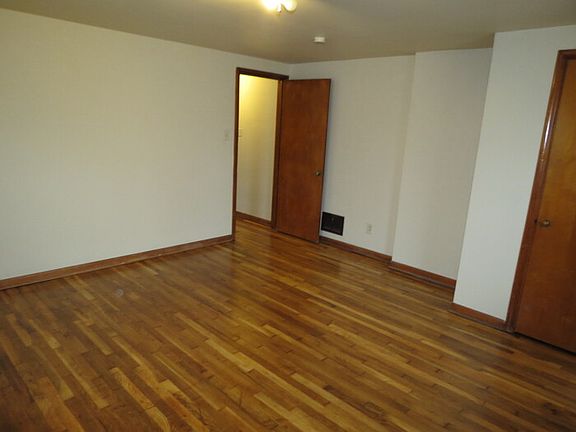 5th image of 184 College St