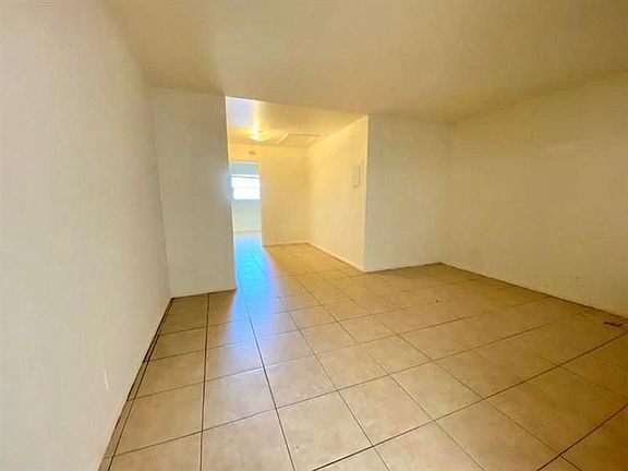 2nd image of 300 20th St APT 8