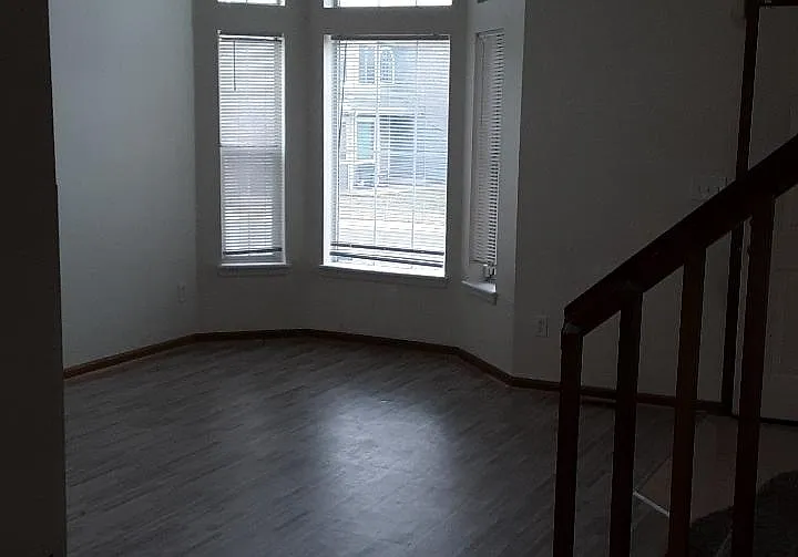 4 bed, 2302 sqft, $2,895 — Photo 3