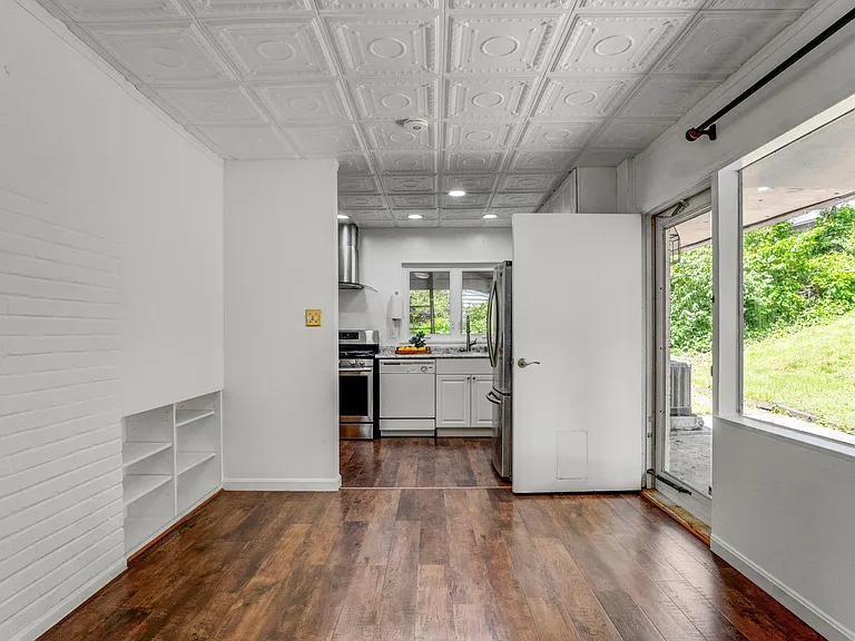 6323 Howe Pl — Photo 19