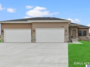 401 Half Moon Dr, Lincoln, NE 68527