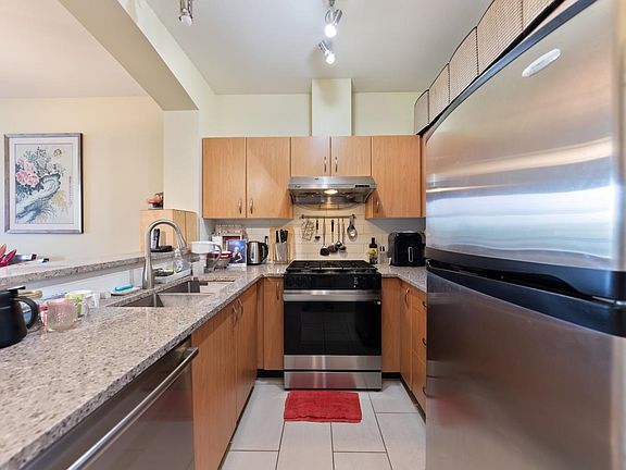 4th image of 995 W 59th Ave #408