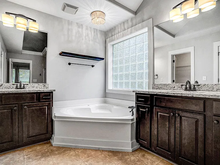520 Ruth Cir — Photo 18