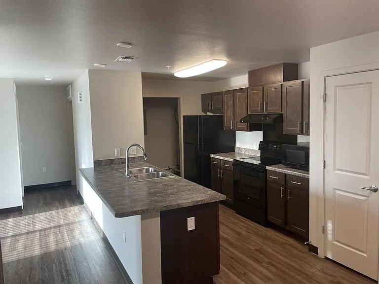 Lynne Village Apartments — Photo 35