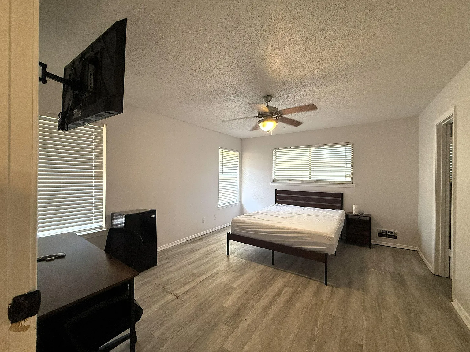 4 bed, 3.0 bath, 1618 sqft, $1,295 — Photo 1