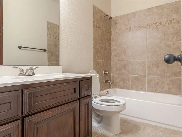1805 Desoto Dr — Photo 24