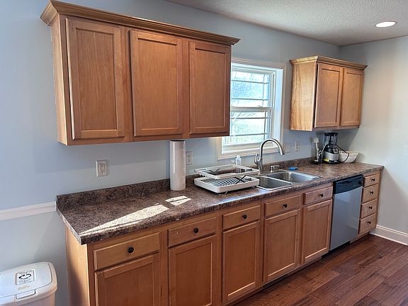 5th image of 240 Eagle View Ln